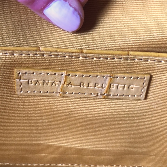 Banana Republic two-toned goldenrod color leather handbag - Picture 6 of 13